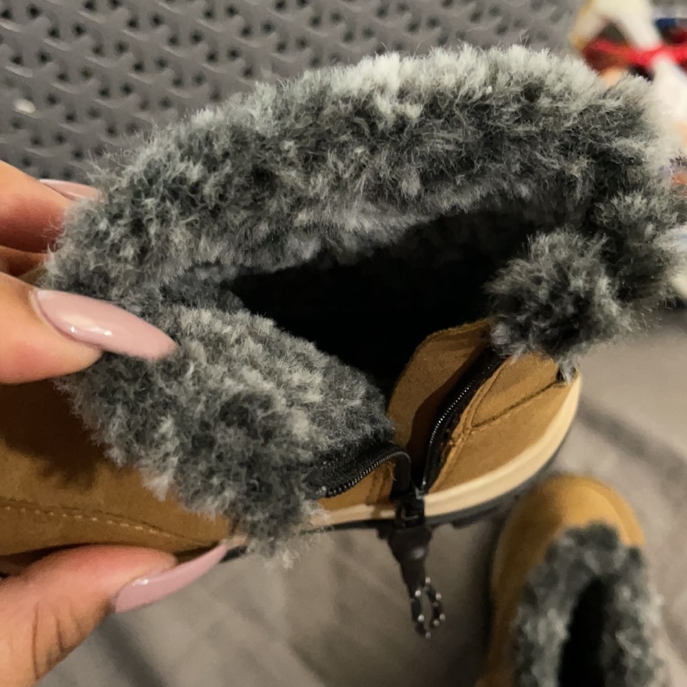 Boot - Picture 4 of 4